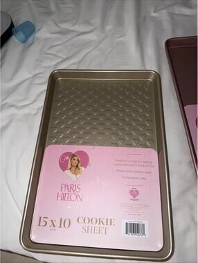 PARIS HILTON 15X10 COOKIE SHEET PARIS HILTON COOKIE SHEET heart prints NEW